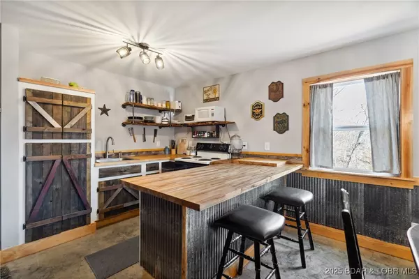 Camdenton, MO 65020,679 Wolf Pen Hollow RD