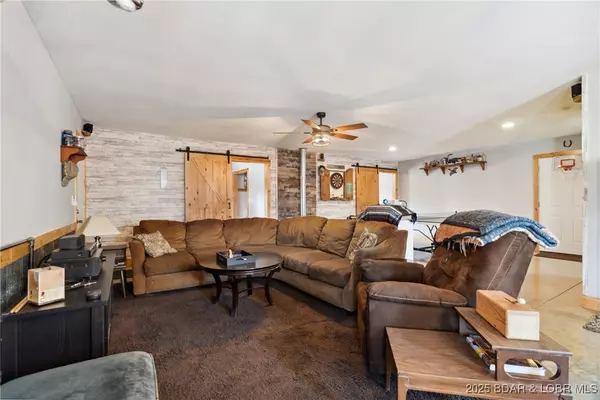 Camdenton, MO 65020,679 Wolf Pen Hollow RD