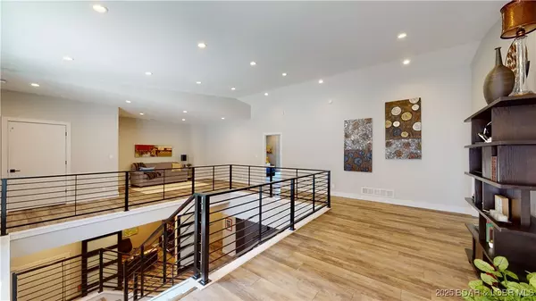 Lake Ozark, MO 65049,481 Comanche RD