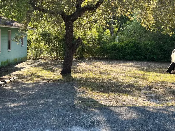 Carrabelle, FL 32322,307 Se 7th St