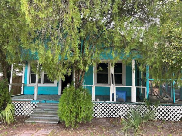 237 12th St, Apalachicola, FL 32320