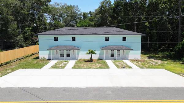 602 W 8th St, Carrabelle, FL 32322