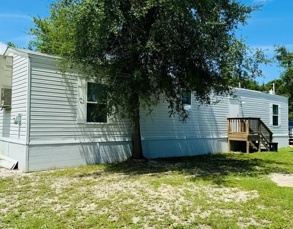 Carrabelle, FL 32322,1001 Ne 2nd St