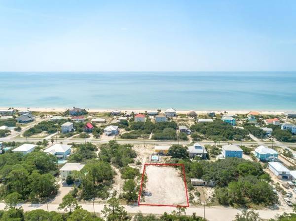 1040 W Pine Ave, St. George Island, FL 32328