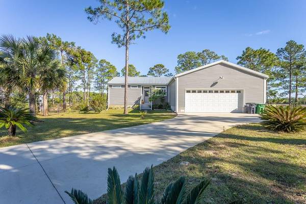 559 River Rd, Carrabelle, FL 32322