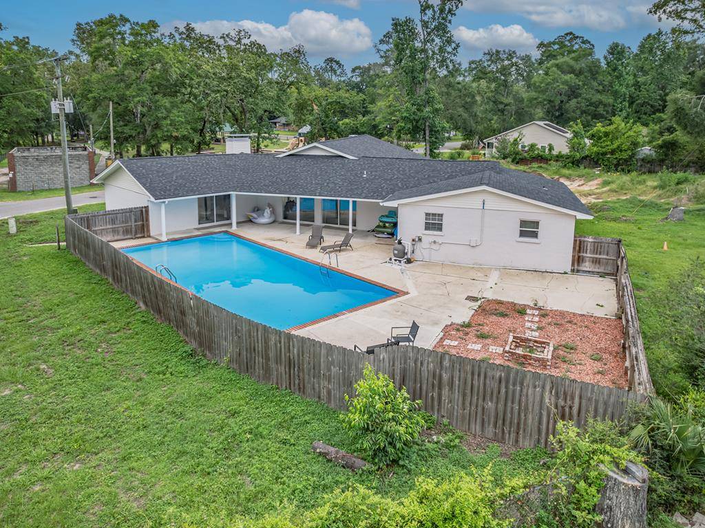 27 Hickory Ave, Crawfordville, FL 32327