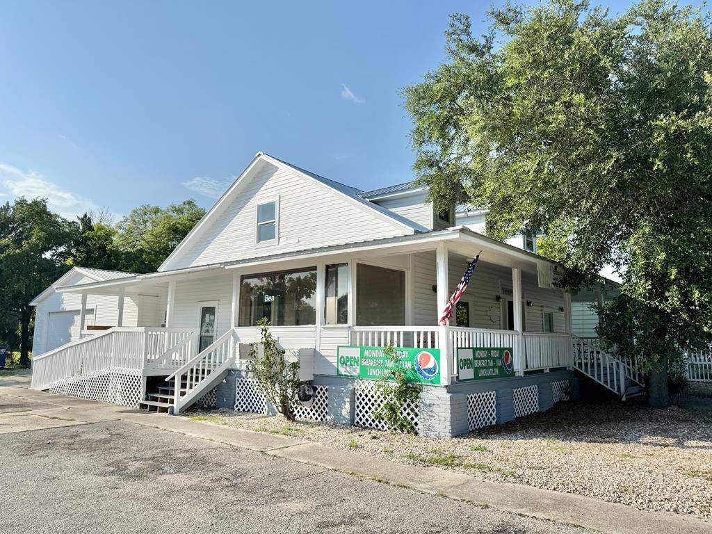 133 Ave E, Apalachicola, FL 32320