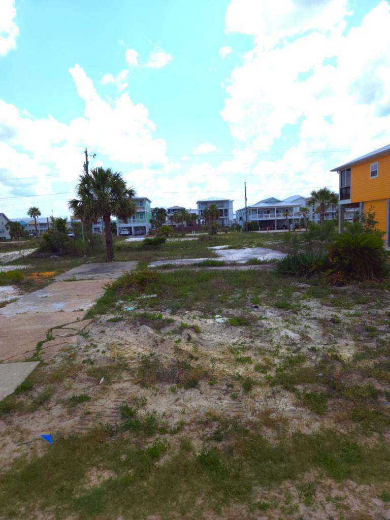 111 40th St, Mexico Beach, FL 32456