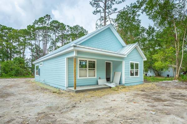 202 13th St, Apalachicola, FL 32320
