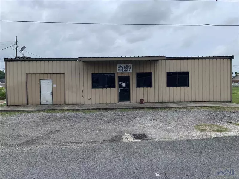 824 St Louis St, Raceland, LA 70394