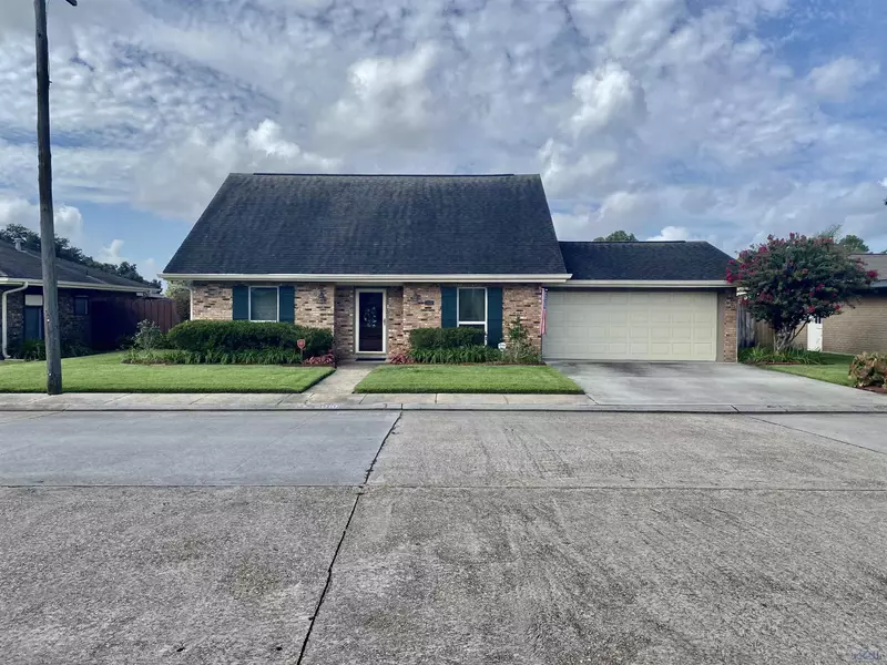 2010 Acadian Dr, Houma, LA 70363