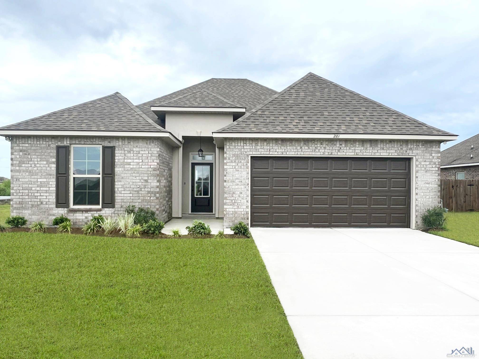 281 Pond Dr, Thibodaux, LA 70301