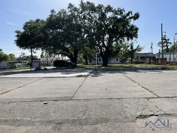 258 Grand Caillou Road,  Houma,  LA 70363