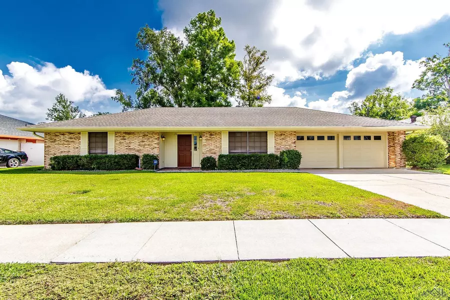 32 Mary Hughes Cir, Houma, LA 70363