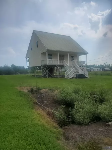 104 Garden Dr, Larose, LA 70373
