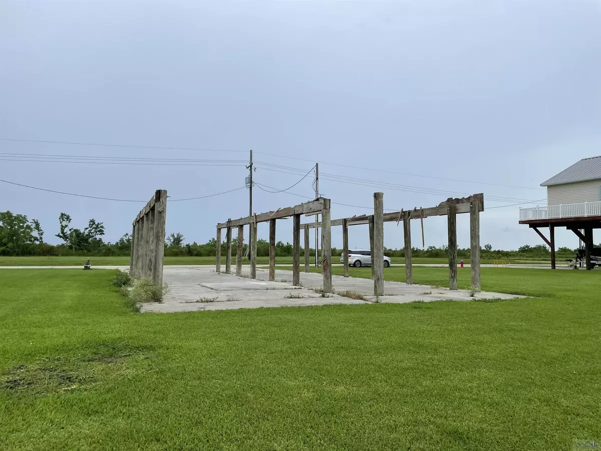 Chauvin, LA 70344,6224 Bayouside Dr