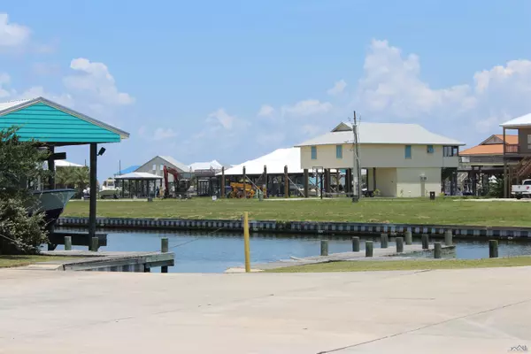 Grand Isle, LA 70358,8006 Angela Ln