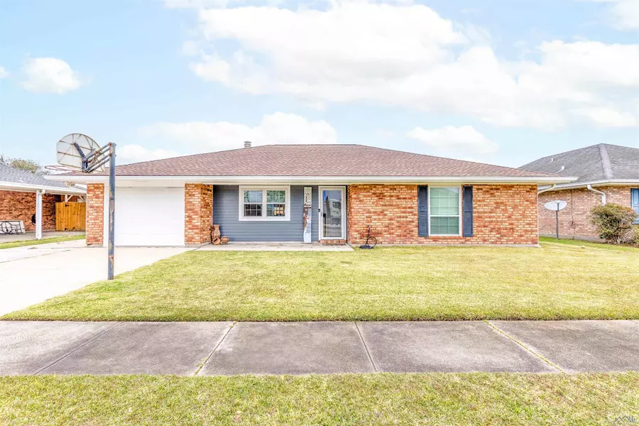 825 Chene Dr, Houma, LA 70364