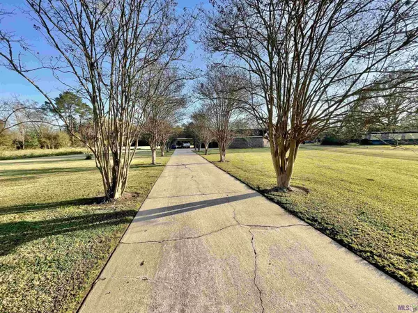 Port Allen, LA 70767,11835 Landry Ln