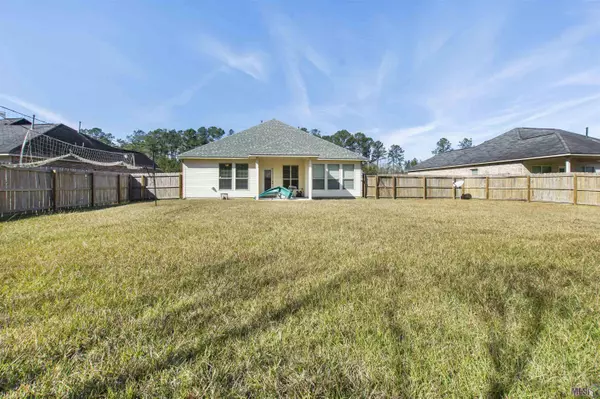 25996 Bronzewood St, Denham Springs, LA 70726