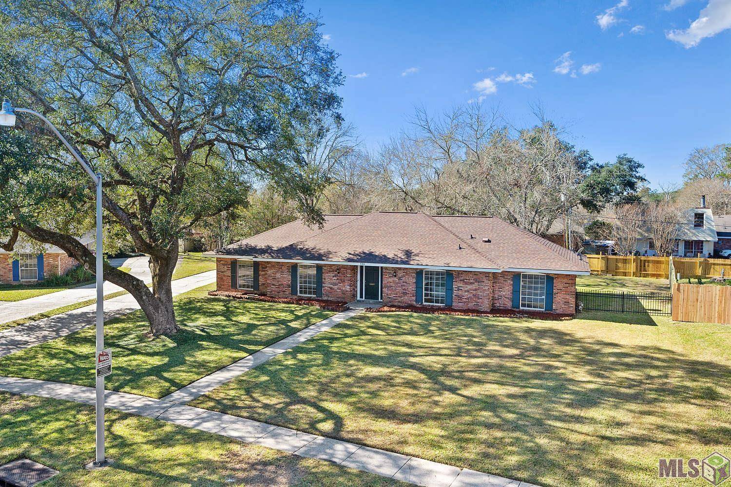 Baton Rouge, LA 70815,486 S Locksley Dr