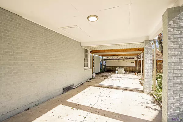 Gonzales, LA 70737,522 N Marchand Ave