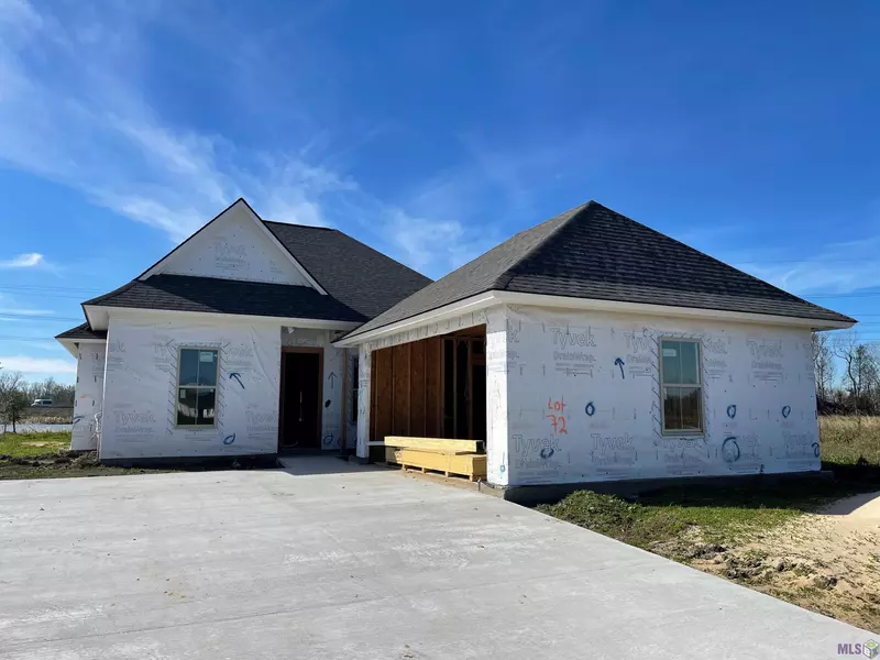 39535 Hernando De Soto Dr, Darrow, LA 70725