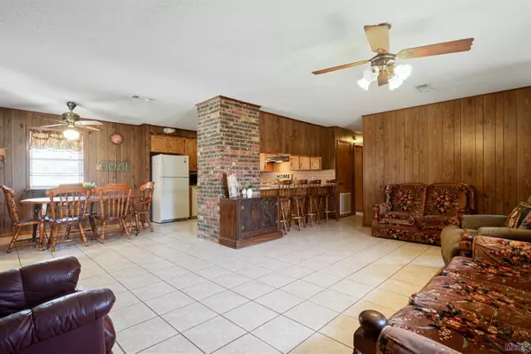 Fordoche, LA 70732,6409 Nancy St