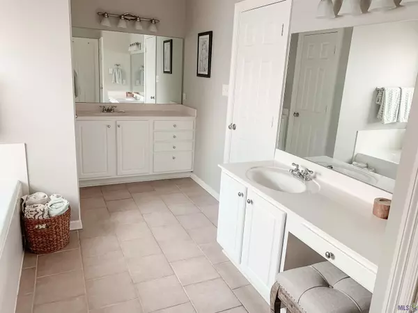 Prairieville, LA 70769,18164 Lake Harbour Ave