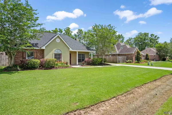 17330 E Autumn Dr, Prairieville, LA 70769