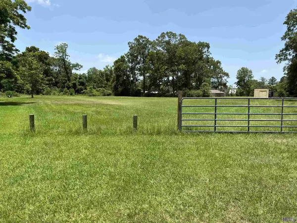 10801 Candletree Ave, Baker, LA 70714