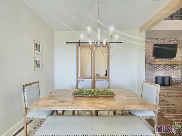 473 Harvest Ln, Port Allen, LA 70767