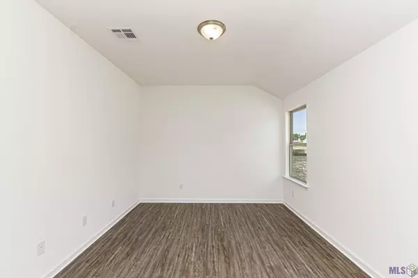 Port Allen, LA 70767,924 Oregon Ave