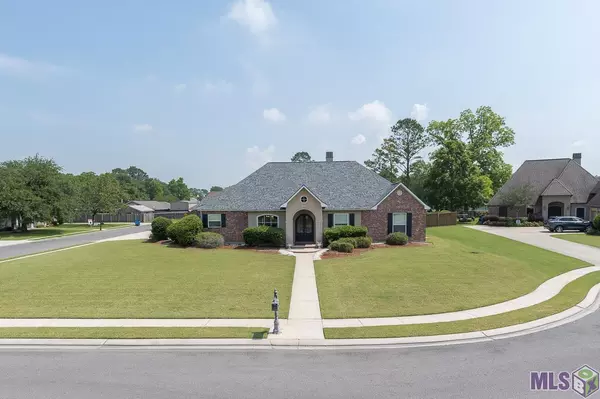 2046 Hollywood Ct, Port Allen, LA 70767