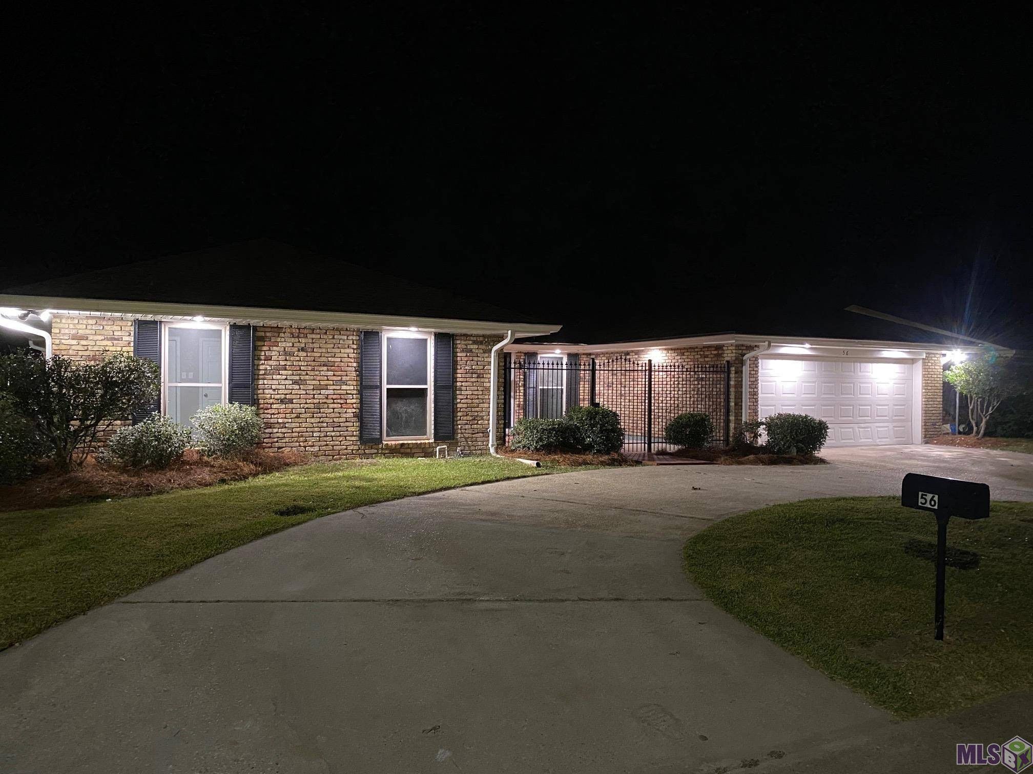 56 Country Club Dr, Laplace, LA 70068