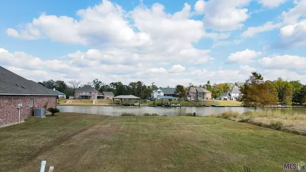 11432 River Highlands, St Amant, LA 70774