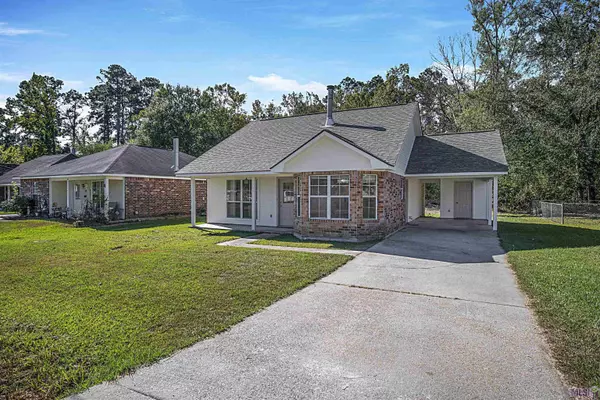 13917 J R Dr, Walker, LA 70785