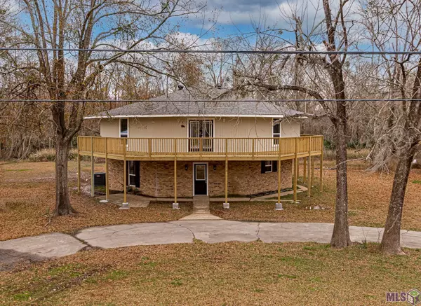 8370 Phillips Rd, St Amant, LA 70774