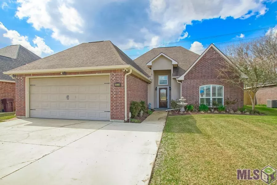 26039 Coronation Dr, Denham Springs, LA 70726