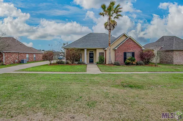 12433 Deerfield Dr, Walker, LA 70785