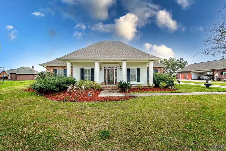 273 Joshua Reed Dr, Houma, LA 70360