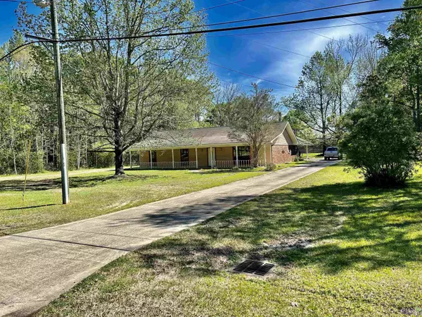 10450 Peairs Rd, Zachary, LA 70791