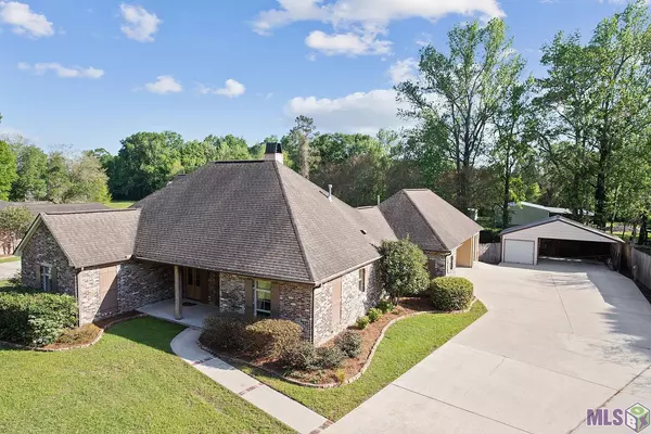 1174 Rollins Rd, Zachary, LA 70791