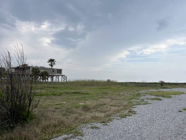 119 Beach Dr, Grand Isle, LA 70358