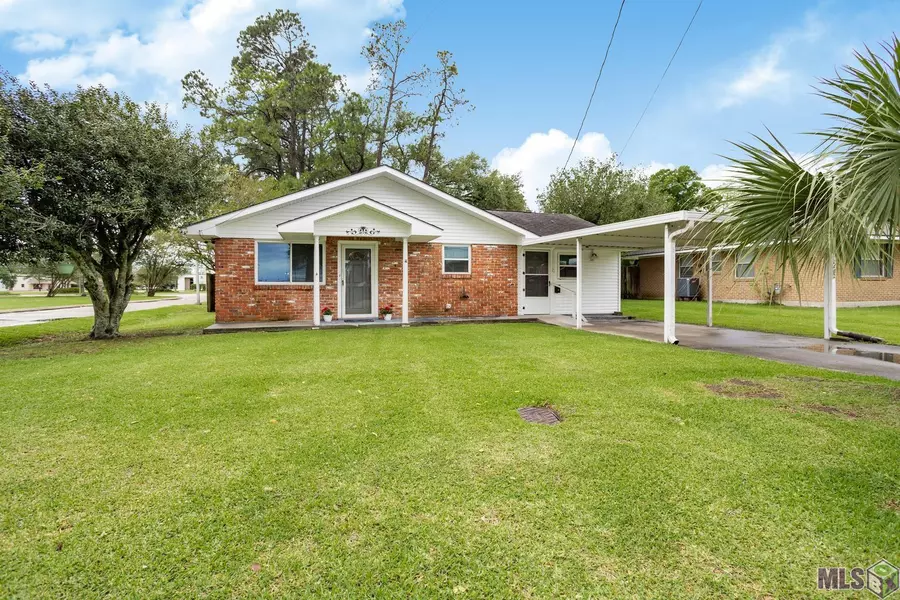 24520 Ferdinand St, Plaquemine, LA 70764