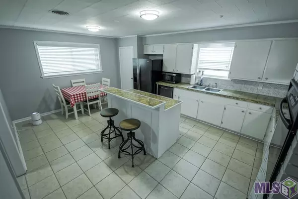 3032 Ross St, Port Allen, LA 70767