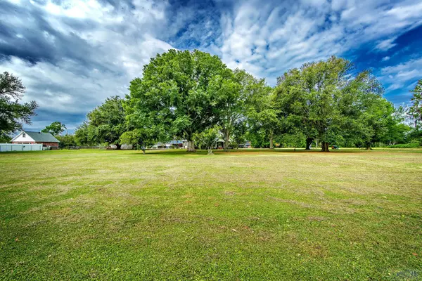 Schriever, LA 70395,2014 West Main Street