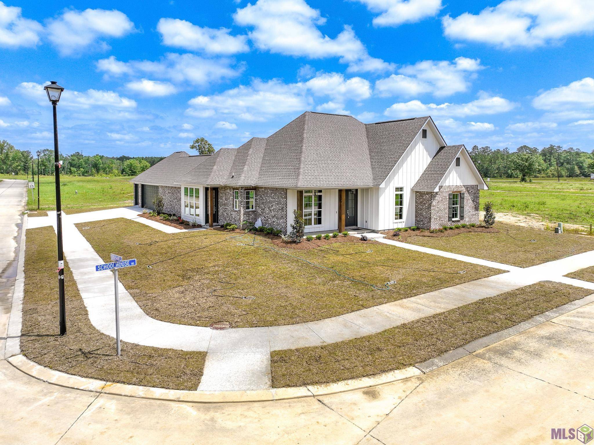 17251 Schoolhouse Rd, Livingston, LA 70754