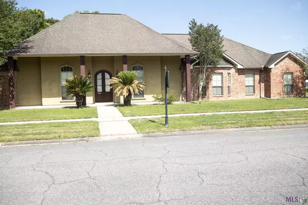 8466 Ormand Dr, Zachary, LA 70791