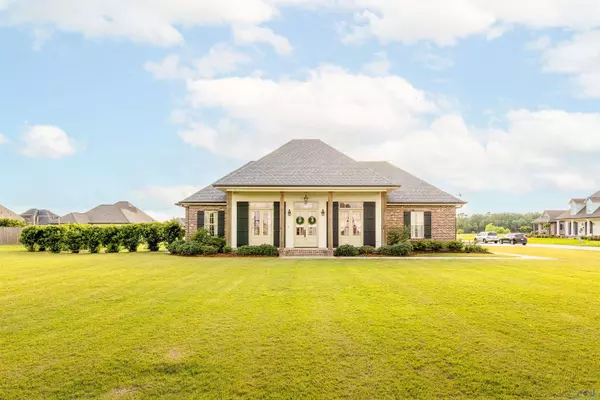 245 Blackberry Dr, Thibodaux, LA 70301